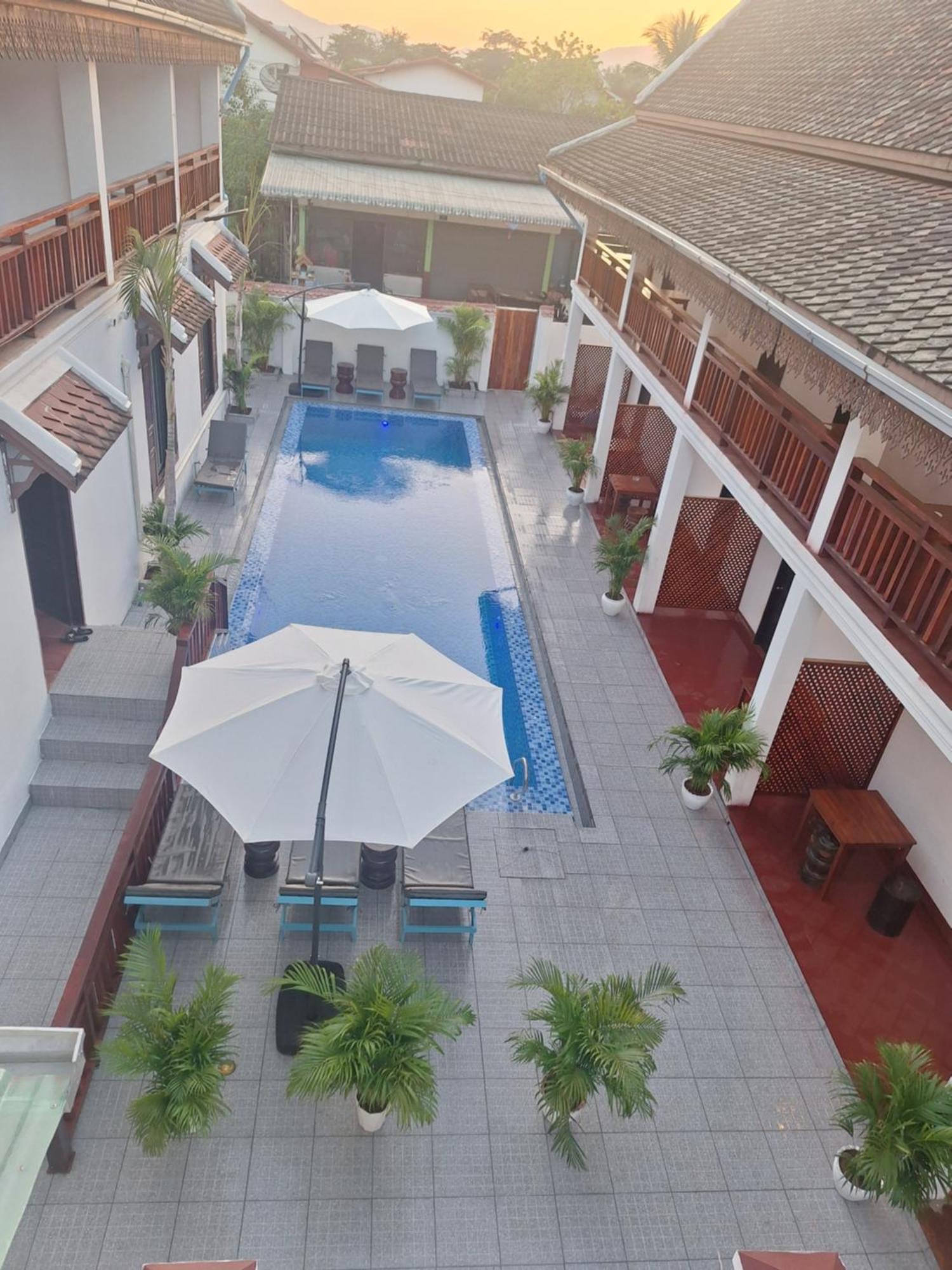 Luang Prabang Pavilion Hotel & Travel מראה חיצוני תמונה