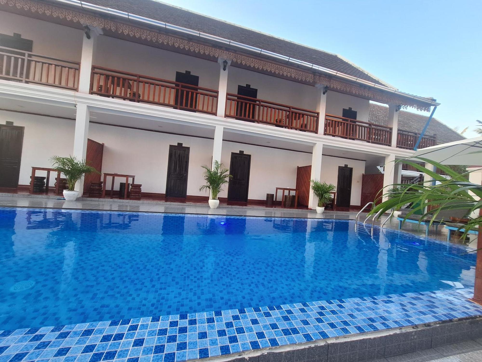 Luang Prabang Pavilion Hotel & Travel מראה חיצוני תמונה