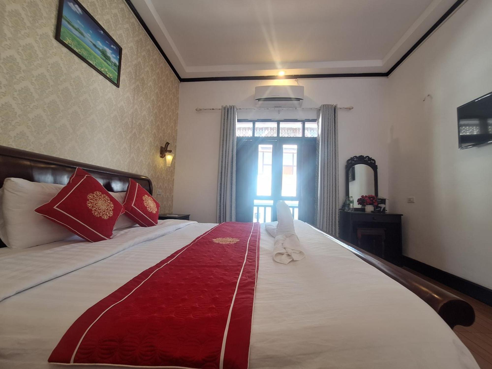 Luang Prabang Pavilion Hotel & Travel מראה חיצוני תמונה
