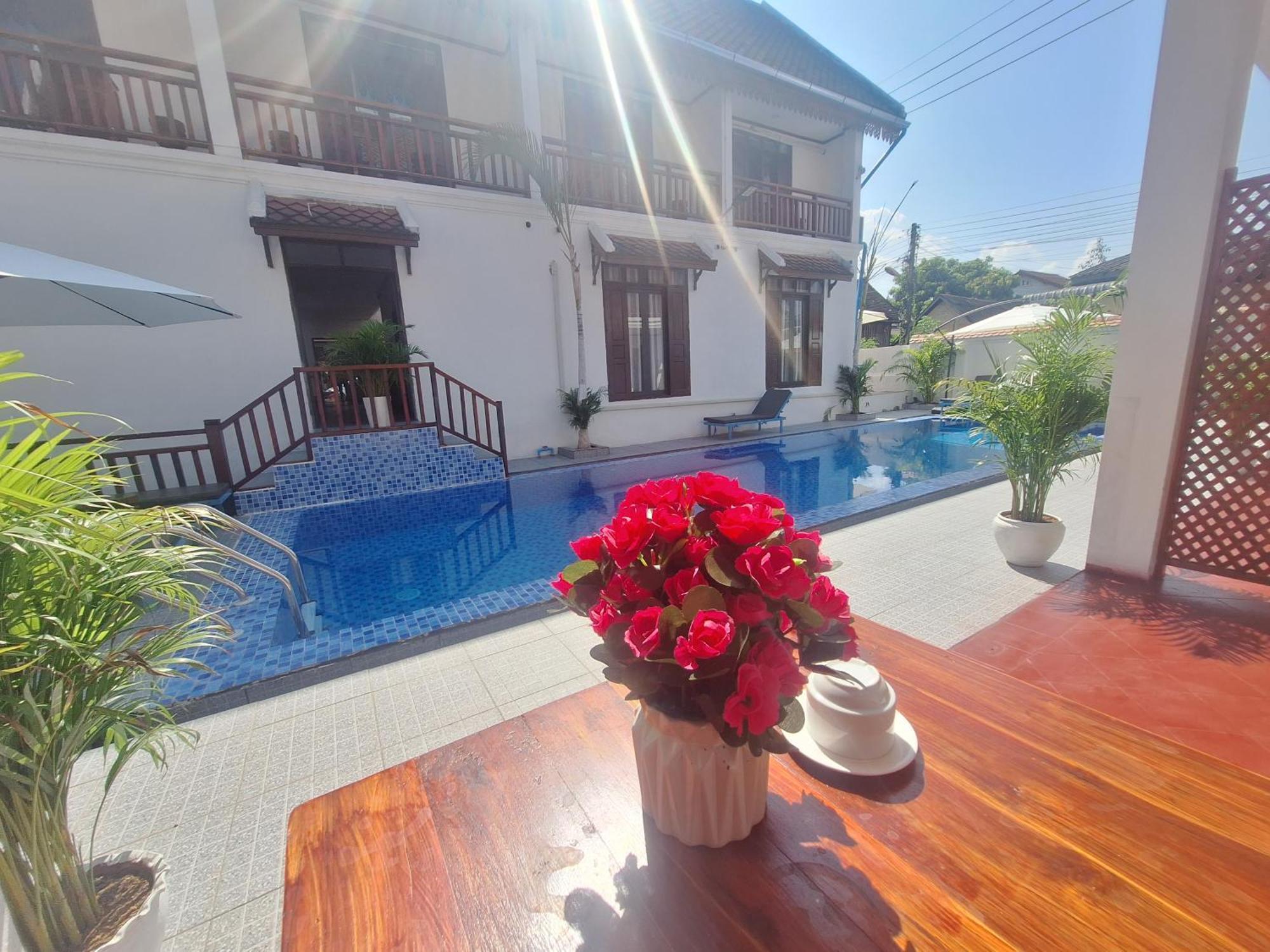Luang Prabang Pavilion Hotel & Travel מראה חיצוני תמונה