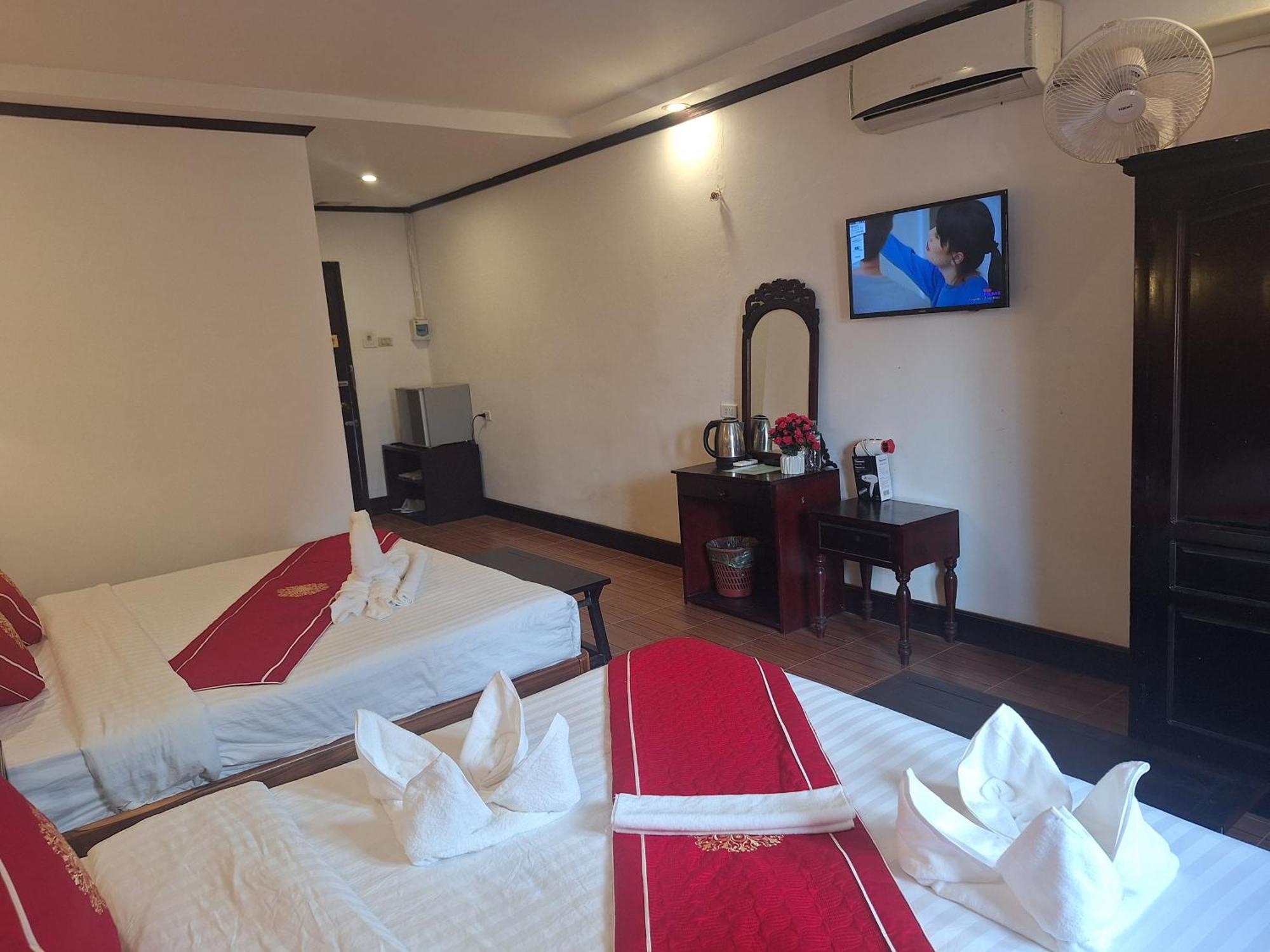 Luang Prabang Pavilion Hotel & Travel מראה חיצוני תמונה