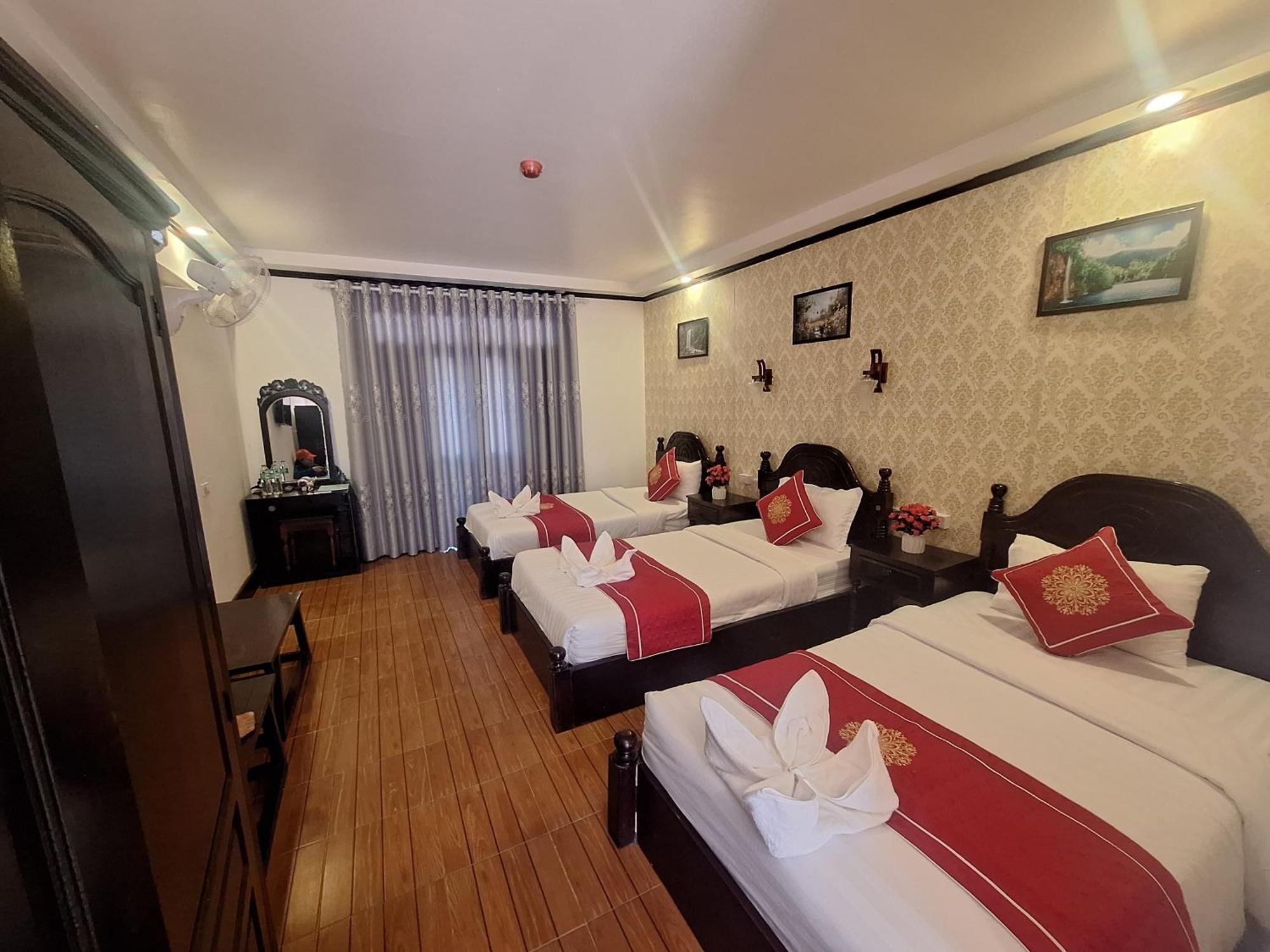 Luang Prabang Pavilion Hotel & Travel מראה חיצוני תמונה