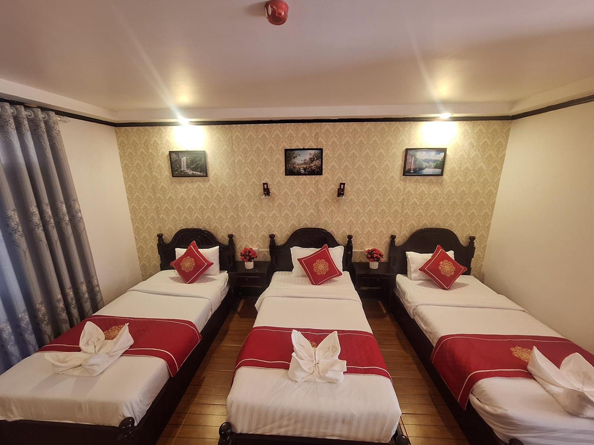Luang Prabang Pavilion Hotel & Travel מראה חיצוני תמונה