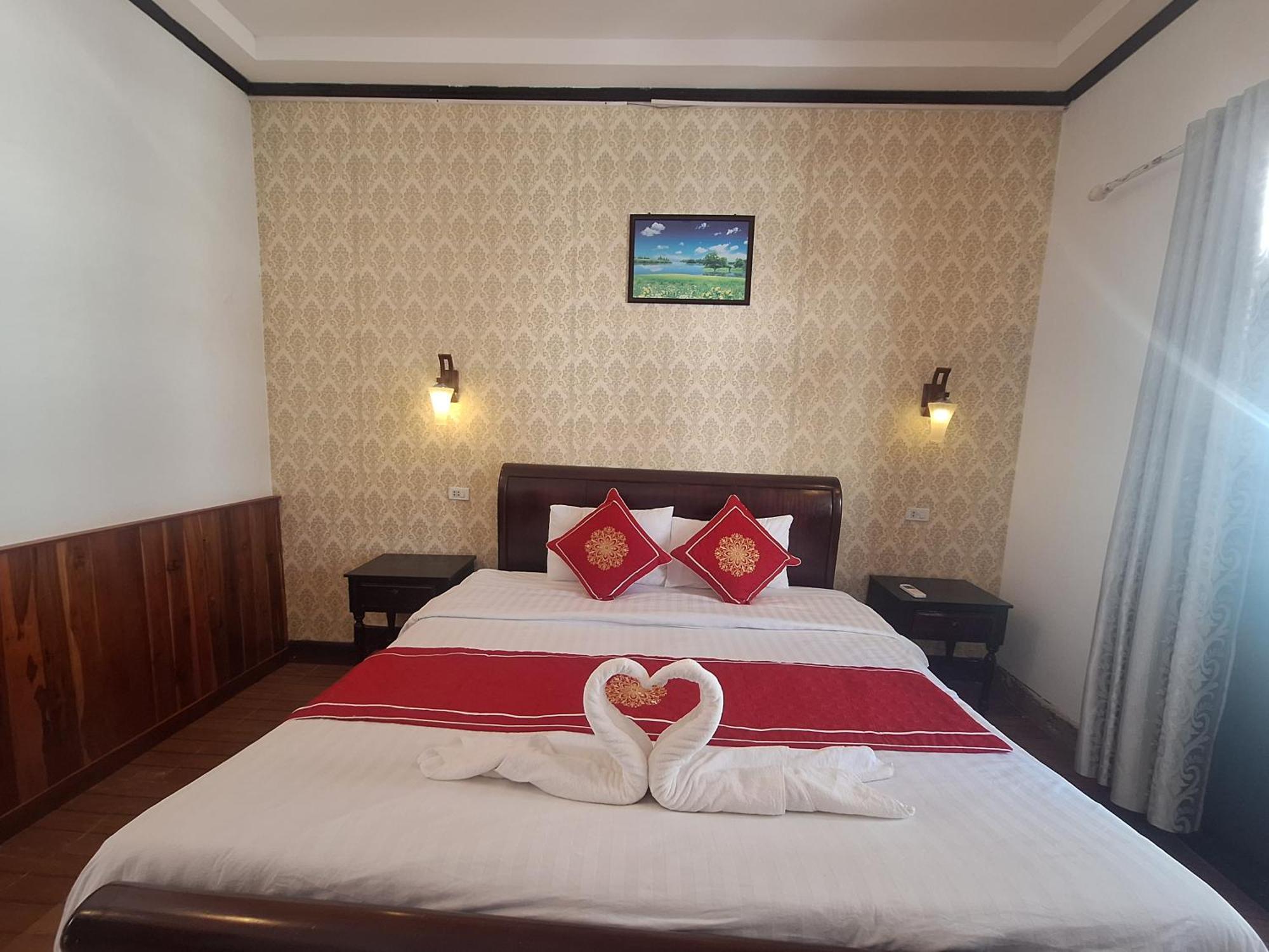 Luang Prabang Pavilion Hotel & Travel מראה חיצוני תמונה