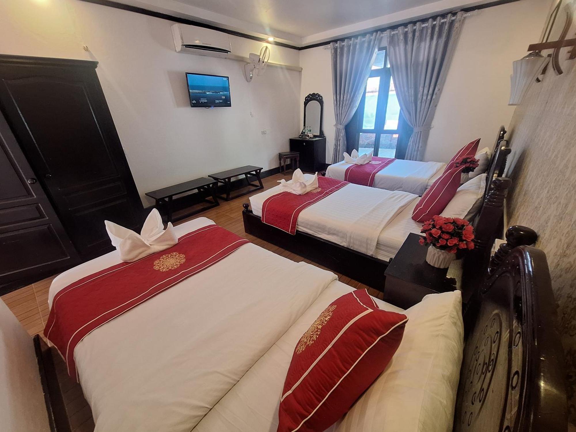 Luang Prabang Pavilion Hotel & Travel מראה חיצוני תמונה