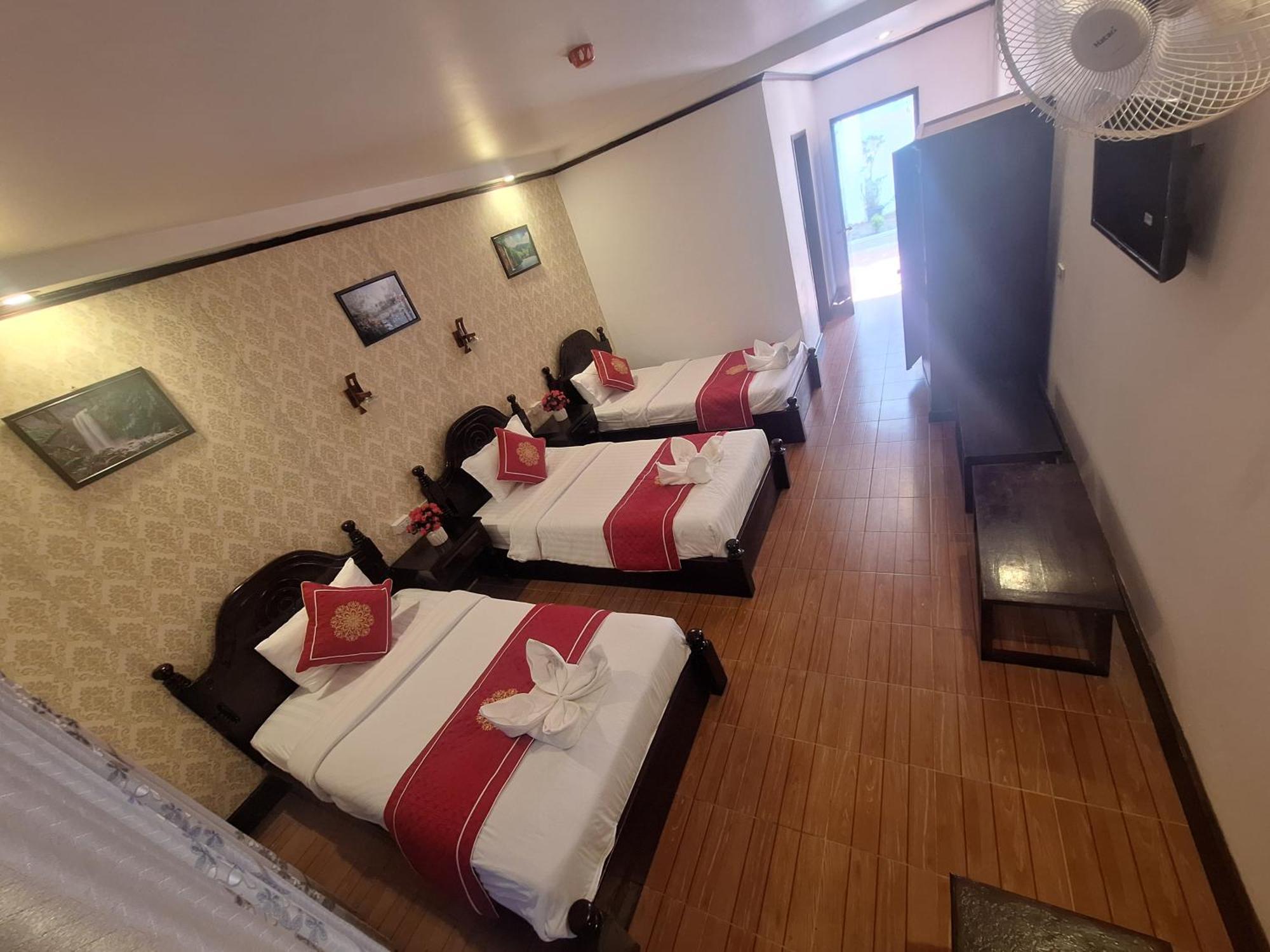Luang Prabang Pavilion Hotel & Travel מראה חיצוני תמונה