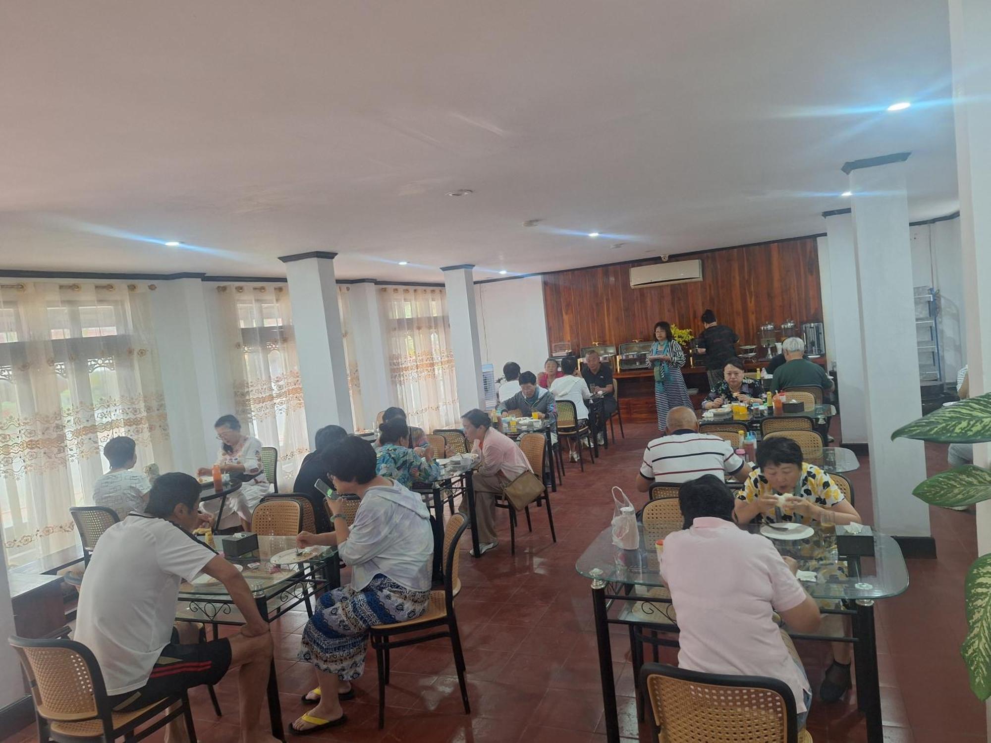 Luang Prabang Pavilion Hotel & Travel מראה חיצוני תמונה